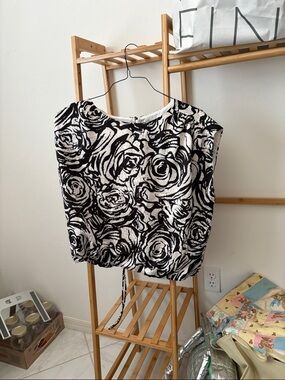 Black & White Rose Print Sleeveless Top